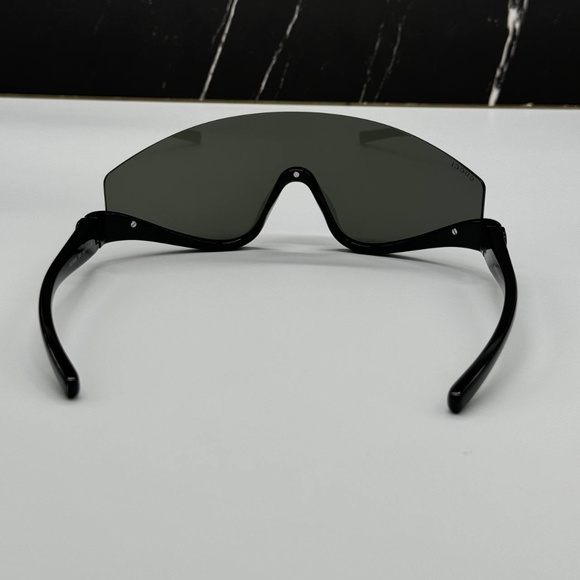 NEW GG1650S 001 GUCCI BLACK SHIELD WOMEN GUCCI SUNGLASSES - Picture 7 of 11